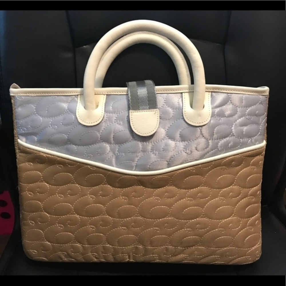 Kiva Elli quilted tablet/laptop bag
